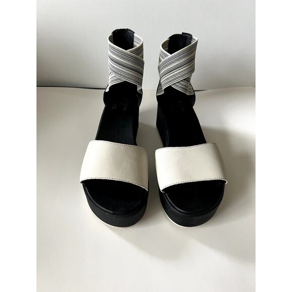 Sorel Black and White Cameron flat form stretchy ankle strap sandal Size  9 - Picture 1 of 6